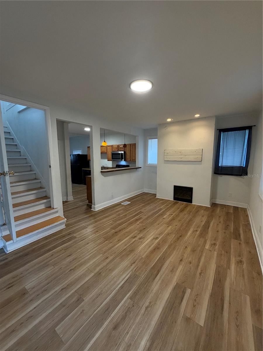 511 E HUGH STREET, Tampa, FL 33603