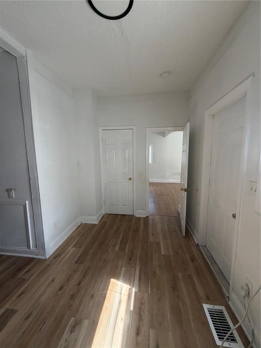 511 E HUGH STREET, Tampa, FL 33603