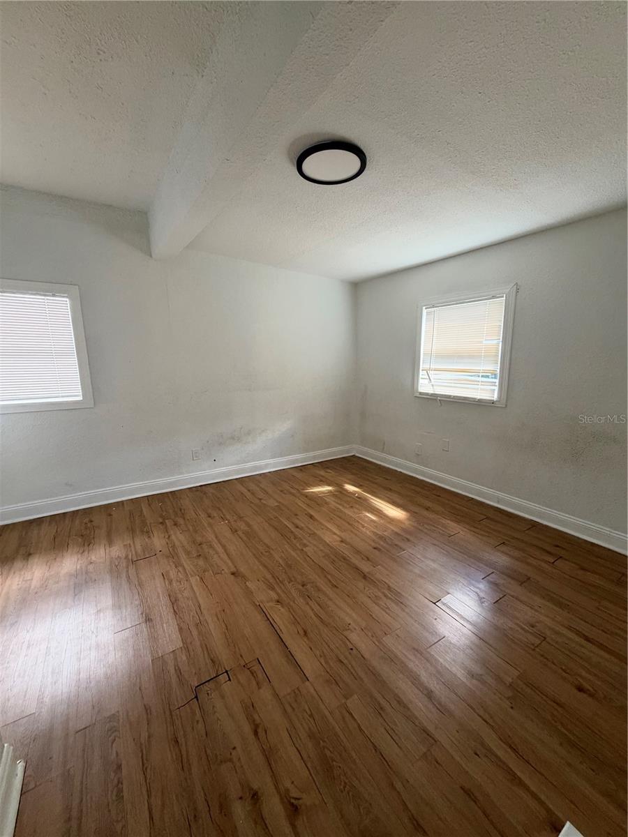 511 E HUGH STREET, Tampa, FL 33603