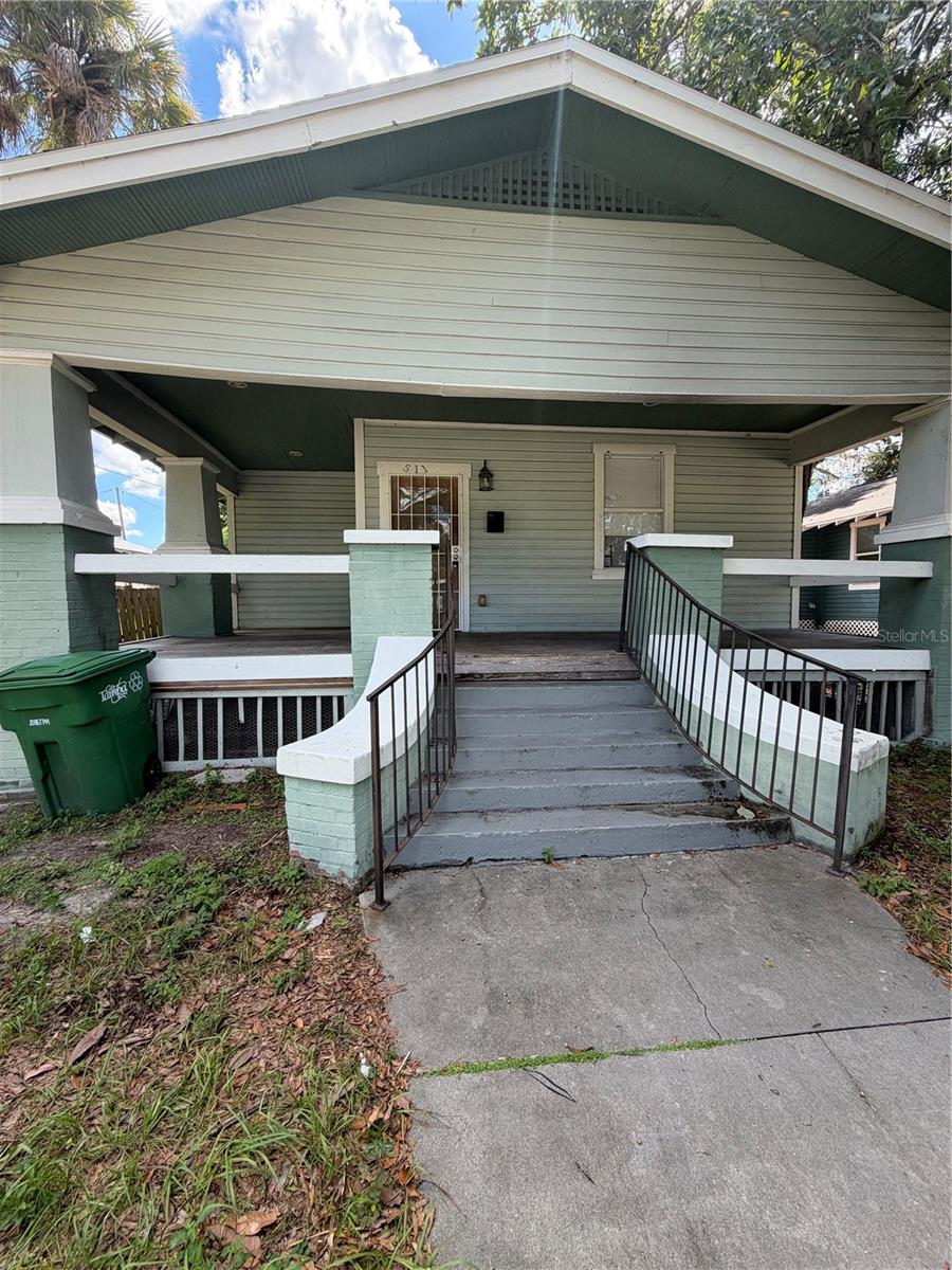 511 E HUGH STREET, Tampa, FL 33603