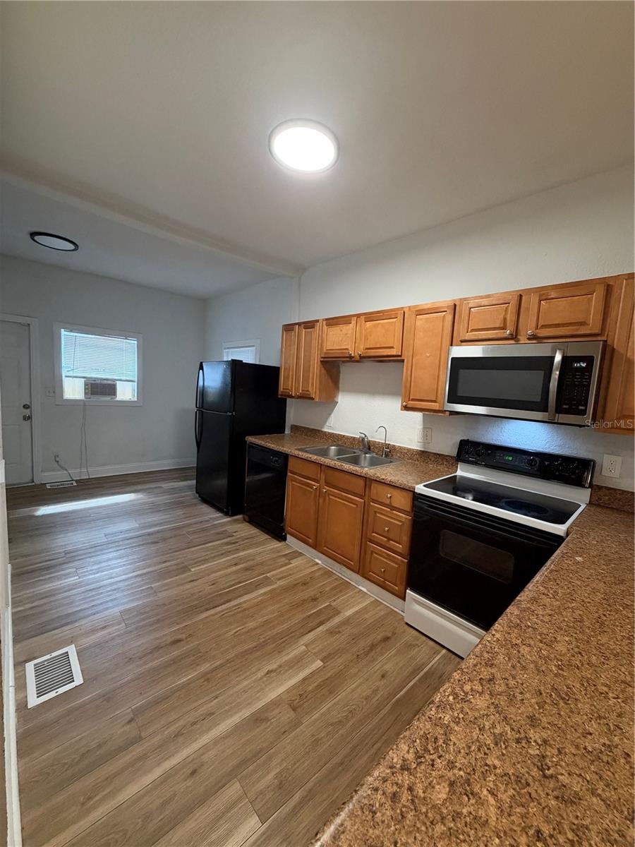 511 E HUGH STREET, Tampa, FL 33603