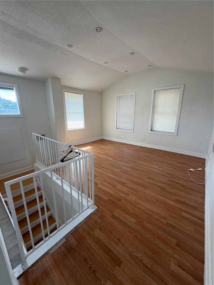 511 E HUGH STREET, Tampa, FL 33603
