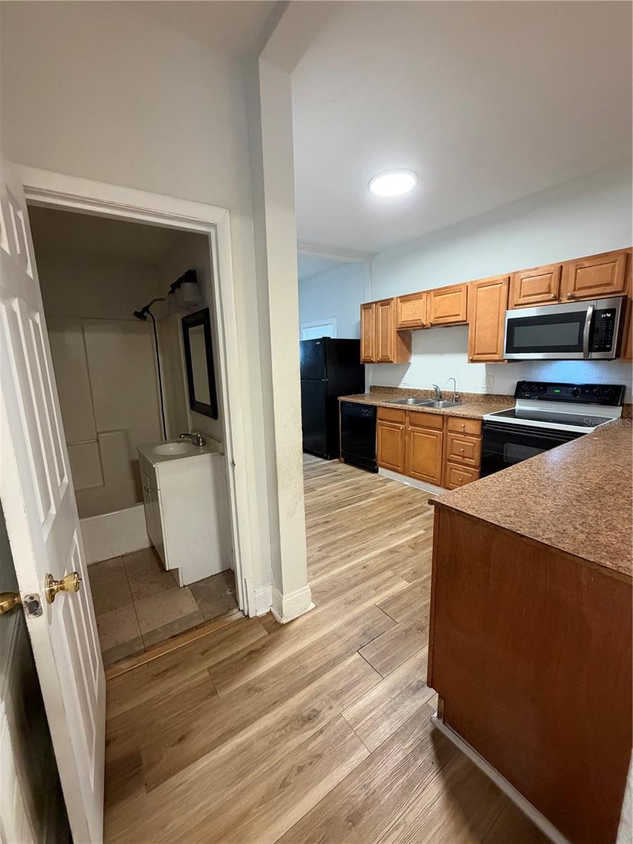 511 E HUGH STREET, Tampa, FL 33603