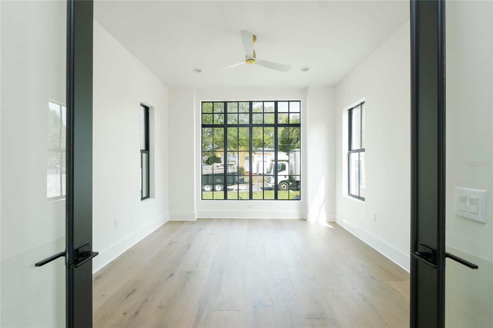 805 W INDIANA AVENUE, Tampa, FL 33603