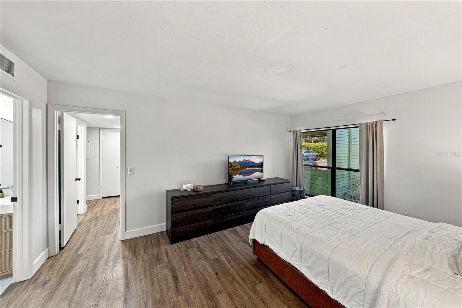 Massive Primary Suite Fresh and Clean with On Suite Bath and Walk In Closet