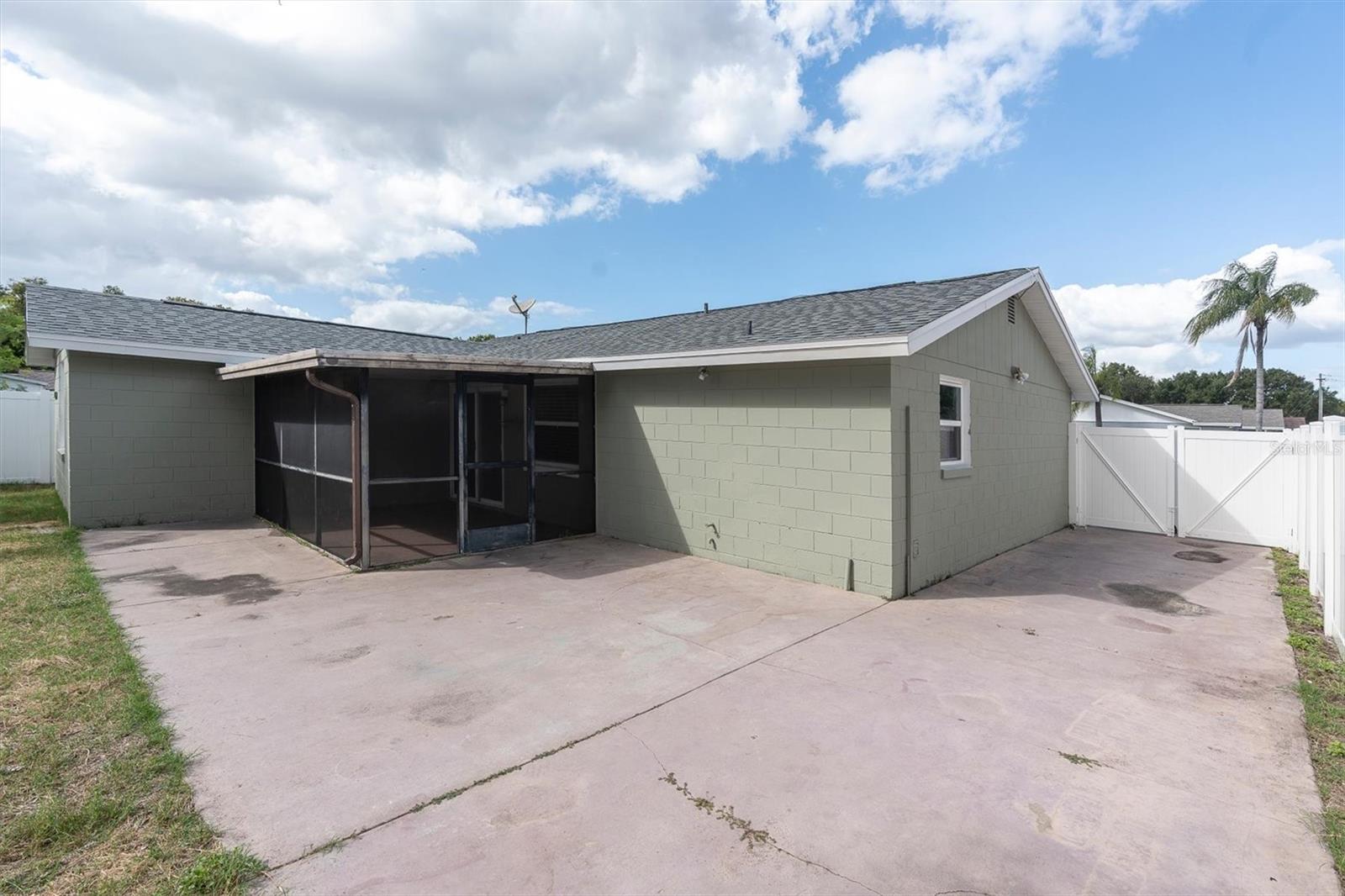 9402 ATTENBURY DRIVE, Tampa, FL 33615