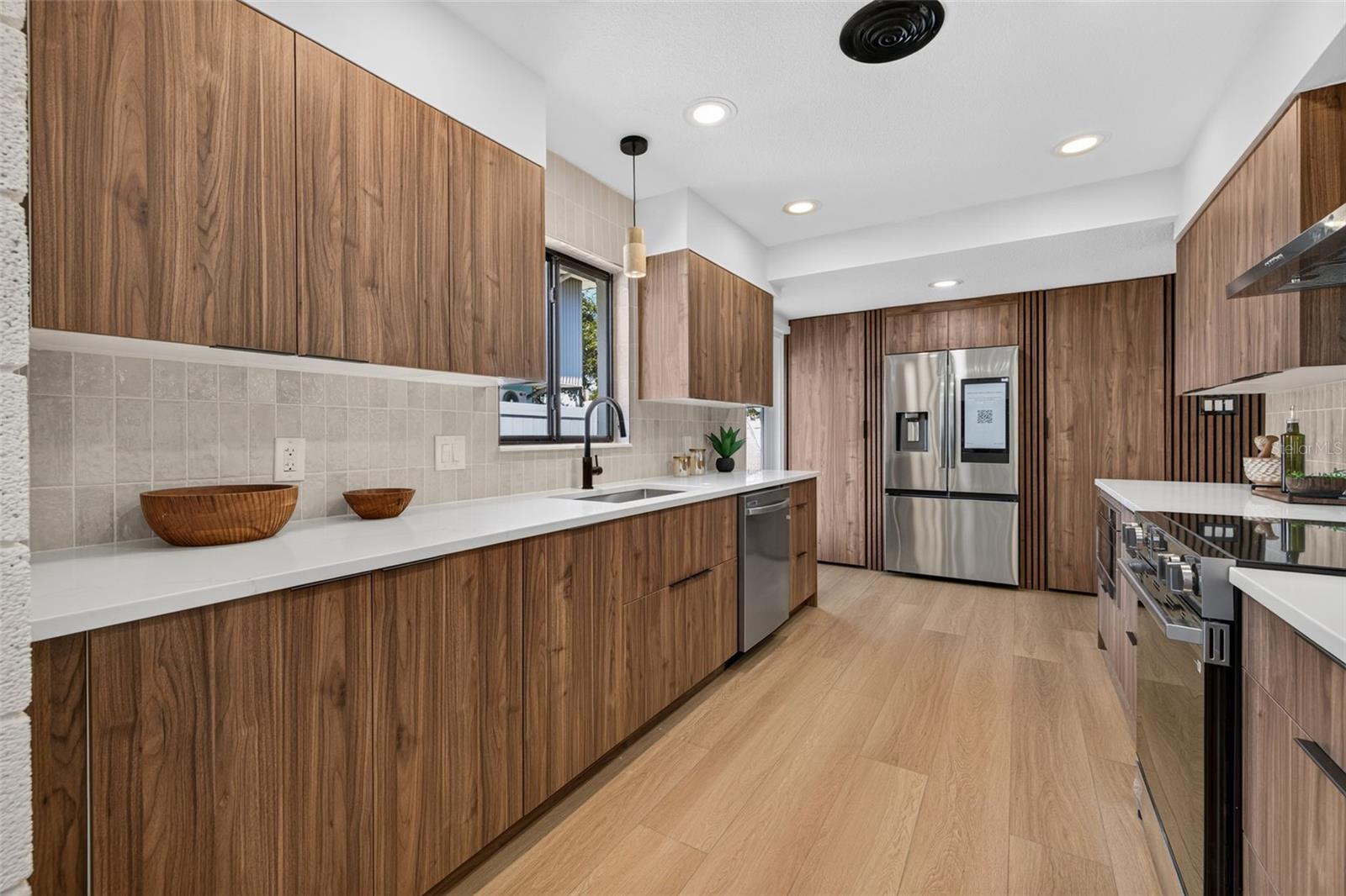 2015 DOLPHIN BOULEVARD S, St Petersburg, FL 33707