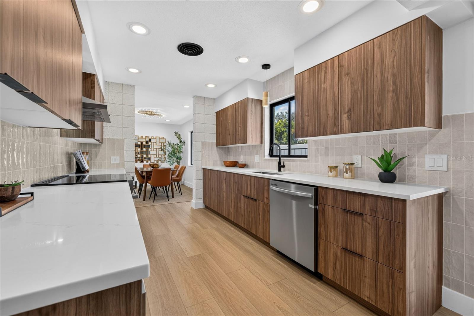 2015 DOLPHIN BOULEVARD S, St Petersburg, FL 33707