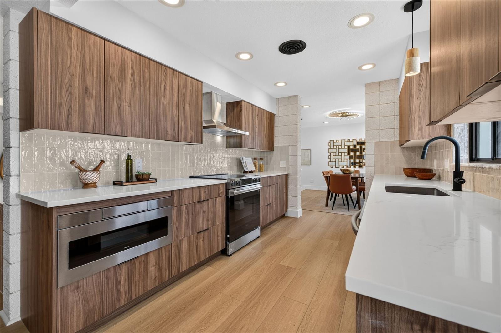 2015 DOLPHIN BOULEVARD S, St Petersburg, FL 33707
