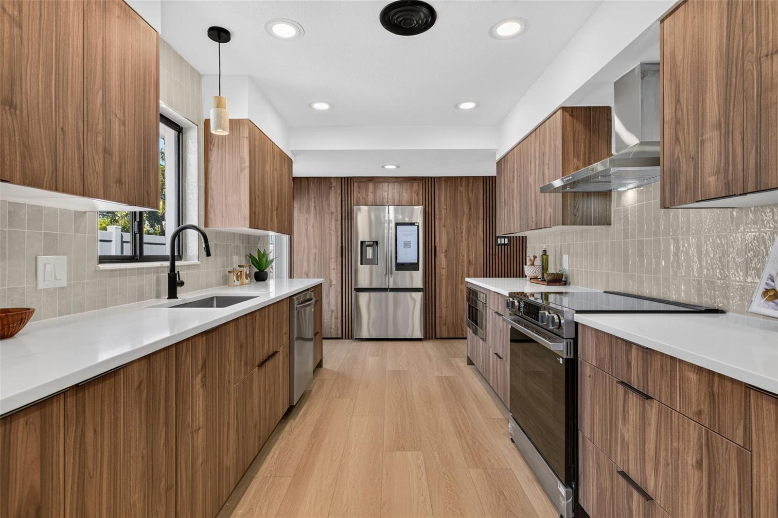 2015 DOLPHIN BOULEVARD S, St Petersburg, FL 33707