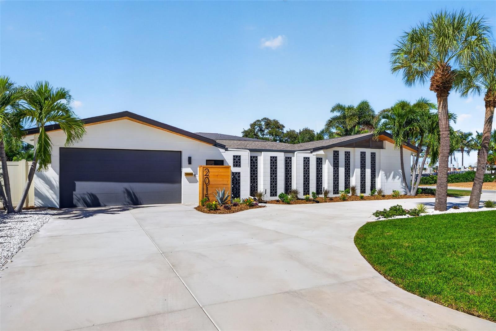 2015 DOLPHIN BOULEVARD S, St Petersburg, FL 33707