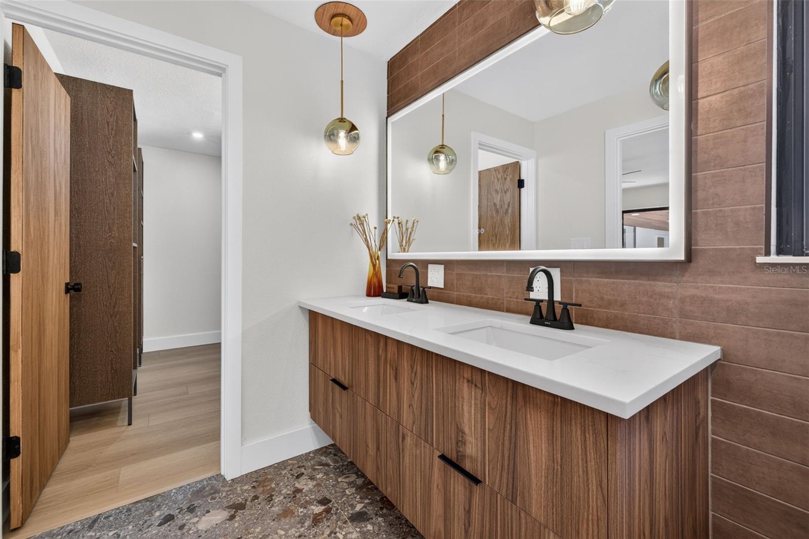 2015 DOLPHIN BOULEVARD S, St Petersburg, FL 33707