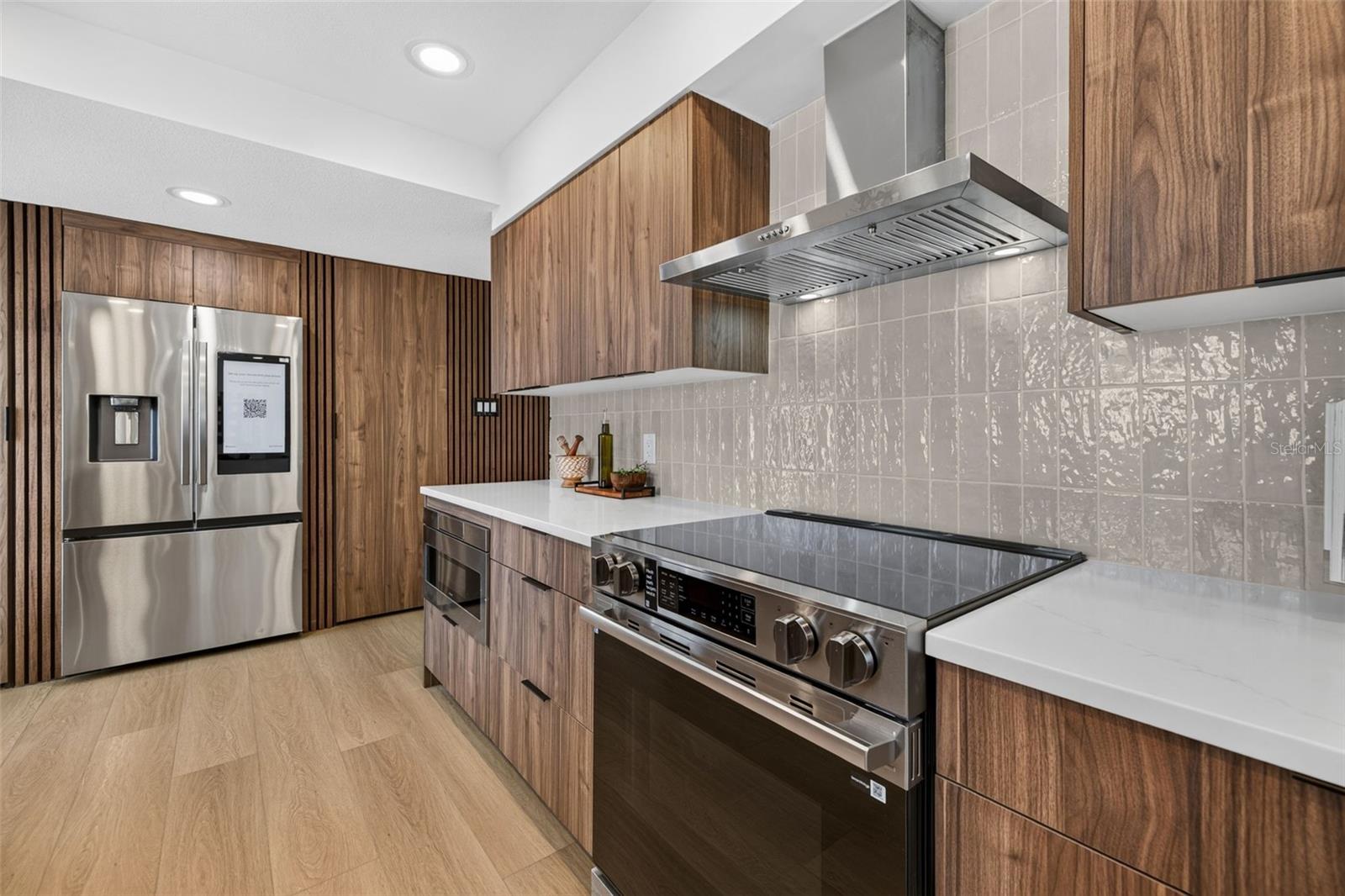 2015 DOLPHIN BOULEVARD S, St Petersburg, FL 33707
