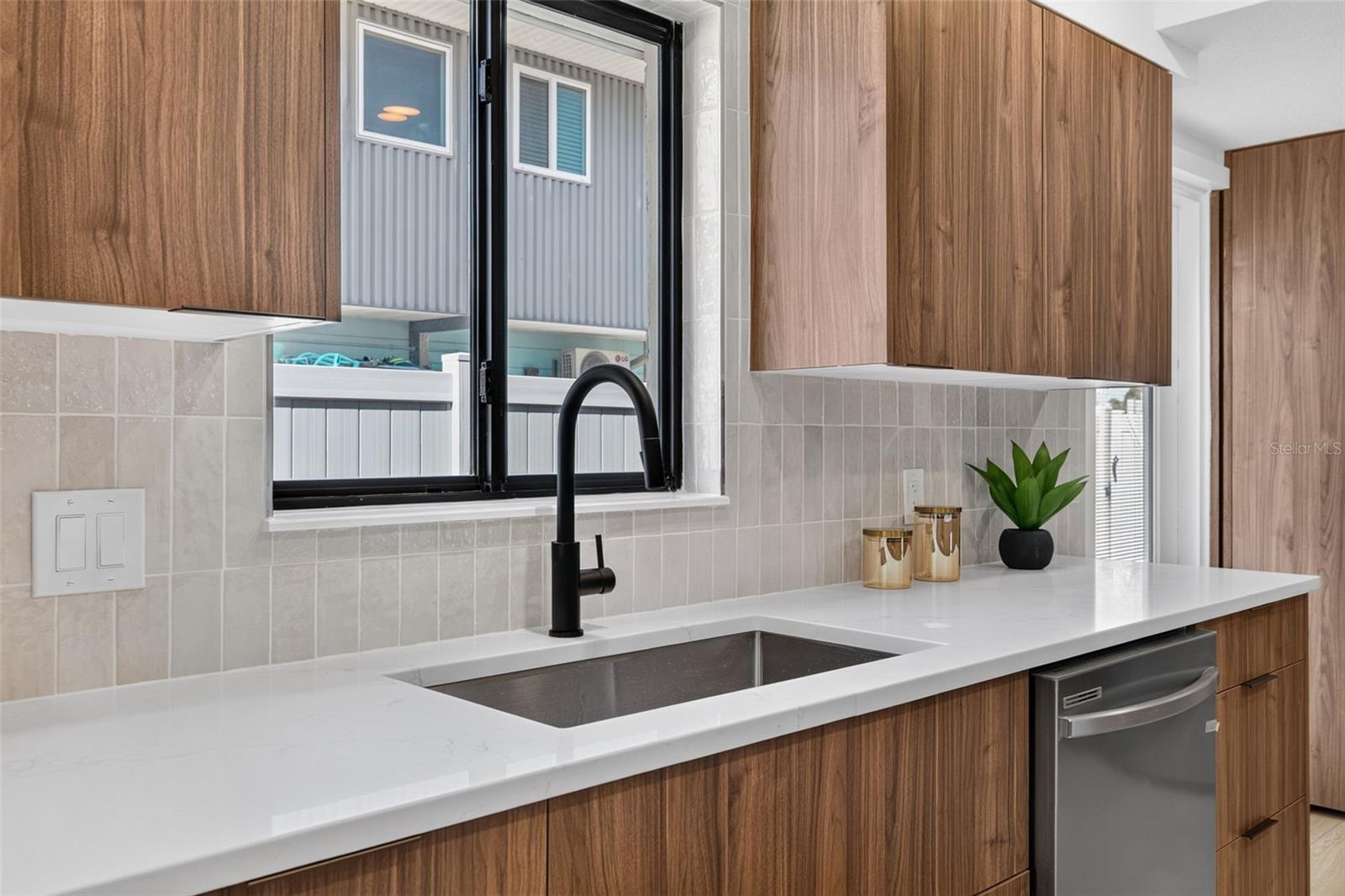 2015 DOLPHIN BOULEVARD S, St Petersburg, FL 33707