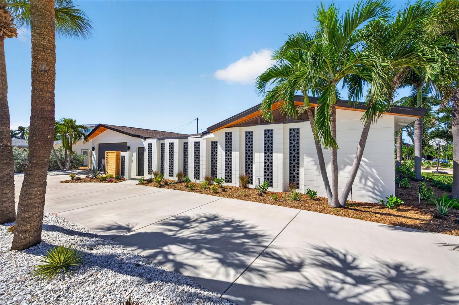 2015 DOLPHIN BOULEVARD S, St Petersburg, FL 33707