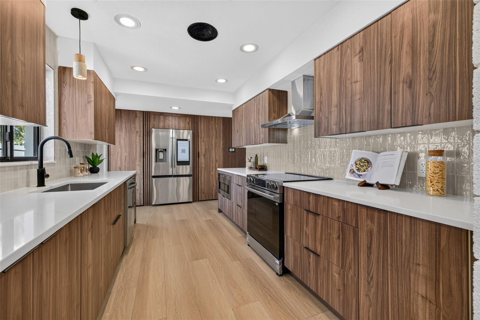 2015 DOLPHIN BOULEVARD S, St Petersburg, FL 33707
