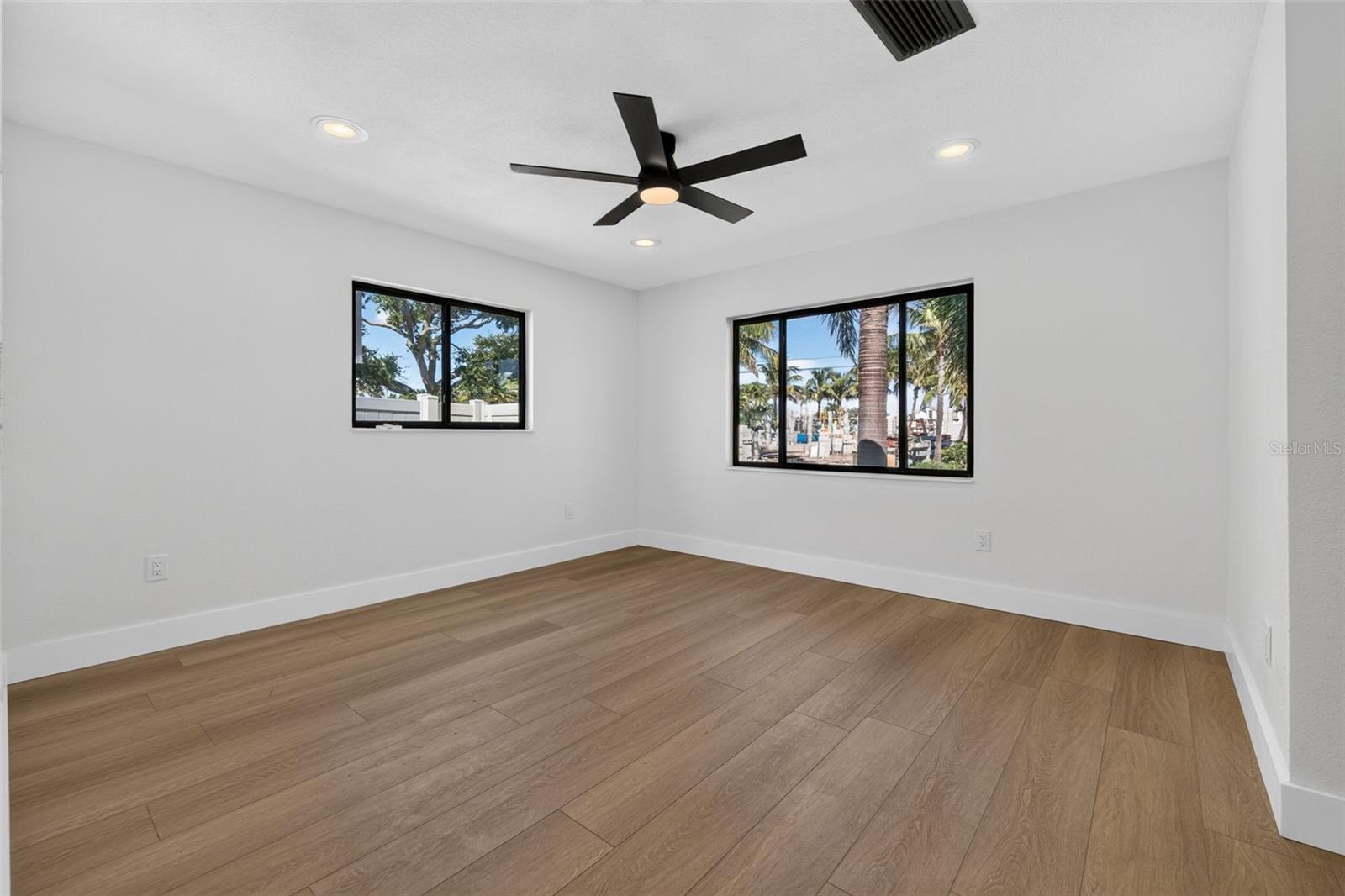 2015 DOLPHIN BOULEVARD S, St Petersburg, FL 33707