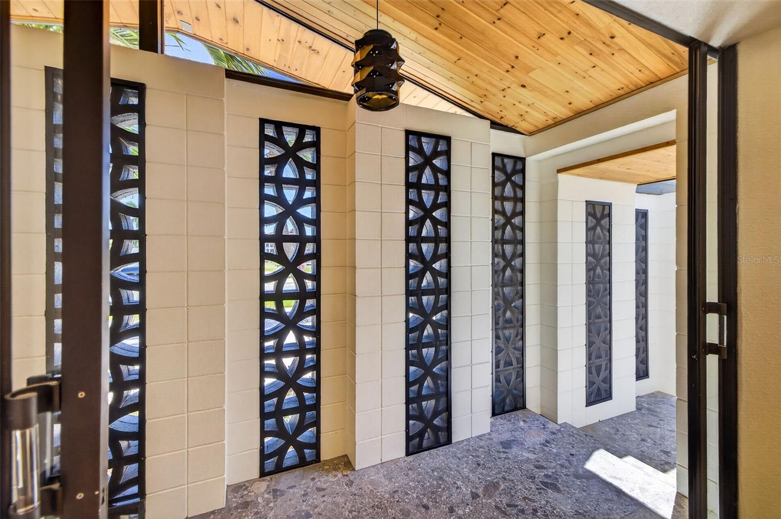 2015 DOLPHIN BOULEVARD S, St Petersburg, FL 33707
