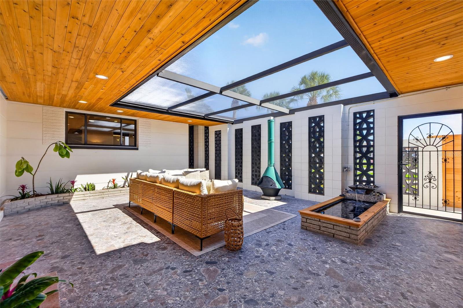 2015 DOLPHIN BOULEVARD S, St Petersburg, FL 33707