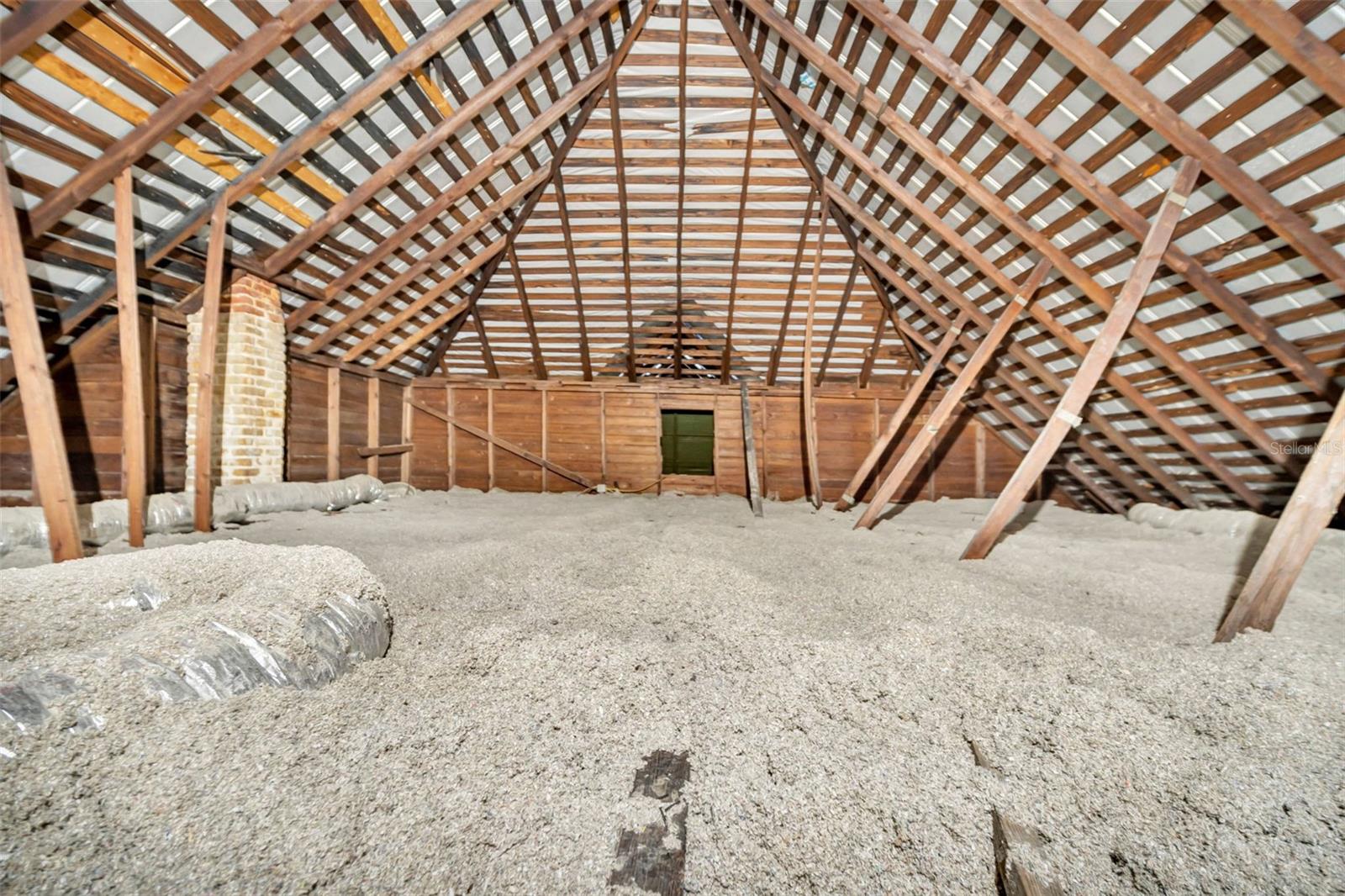 expansive attic to add more bedrooms!