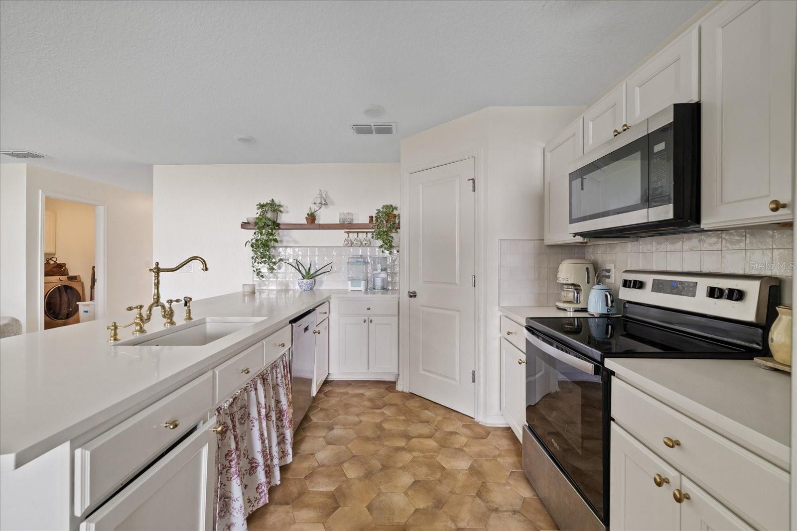 6450 MARINER BOULEVARD, Spring Hill, FL 34609