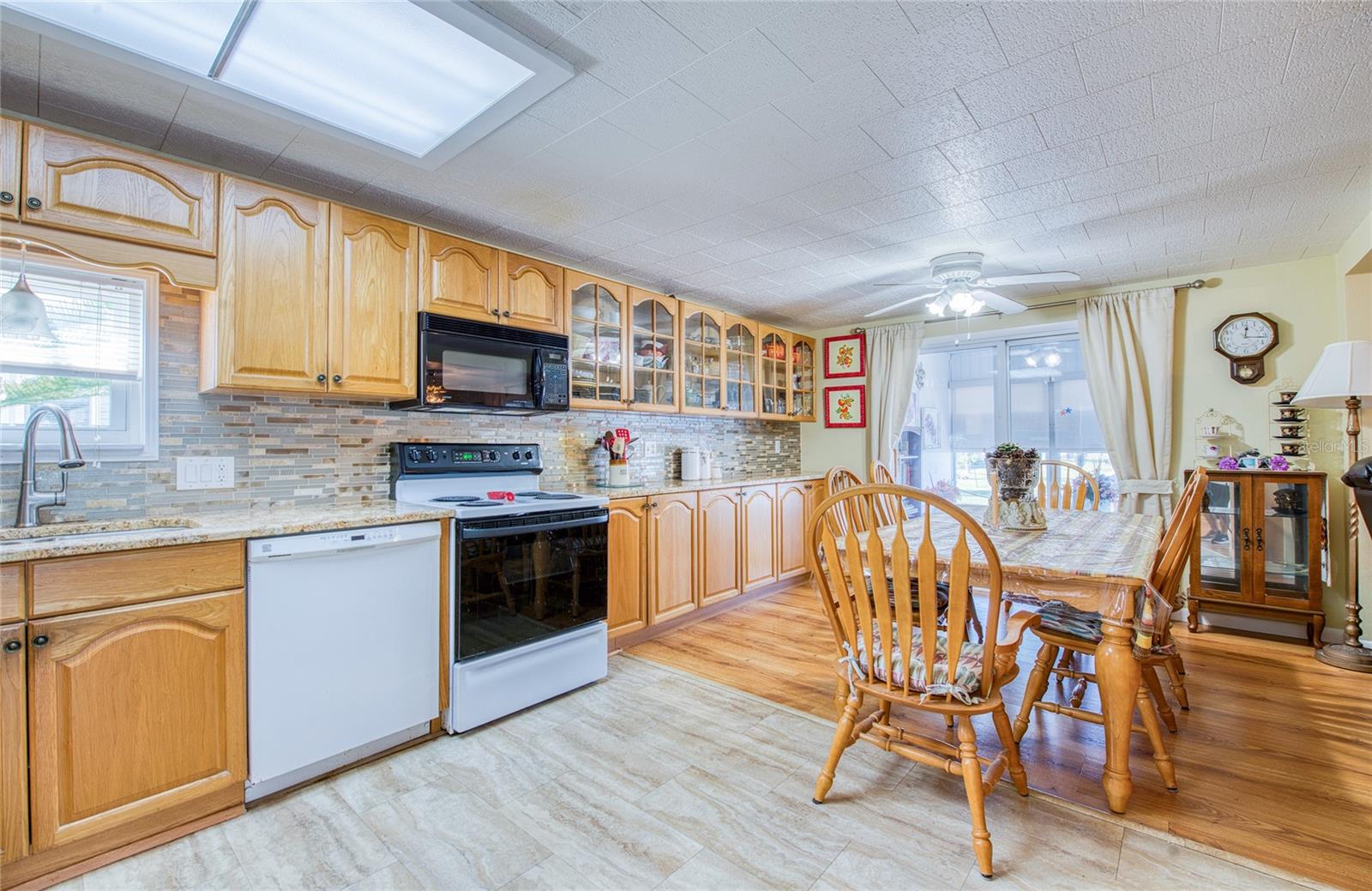 18675 US HIGHWAY 19 N, #303, Clearwater, FL 33764
