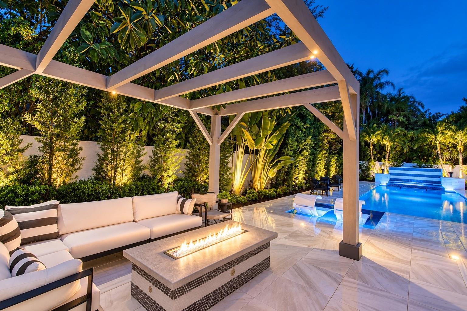 Outdoor firepit