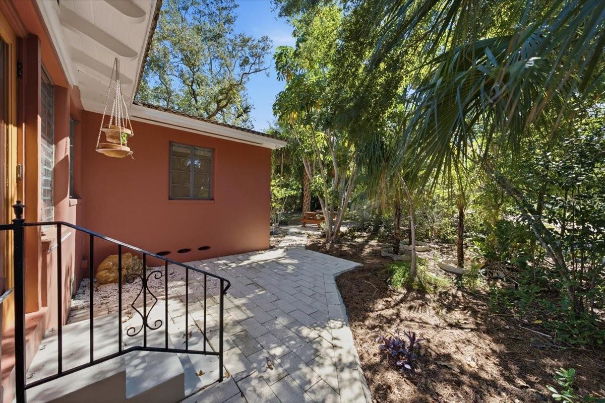 240 23RD AVENUE S, St Petersburg, FL 33705