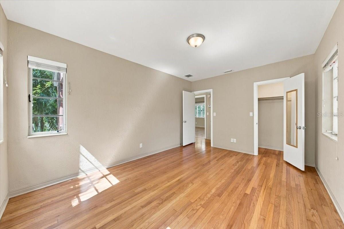240 23RD AVENUE S, St Petersburg, FL 33705