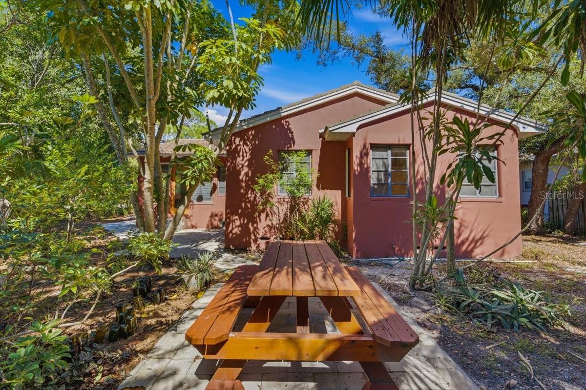 240 23RD AVENUE S, St Petersburg, FL 33705