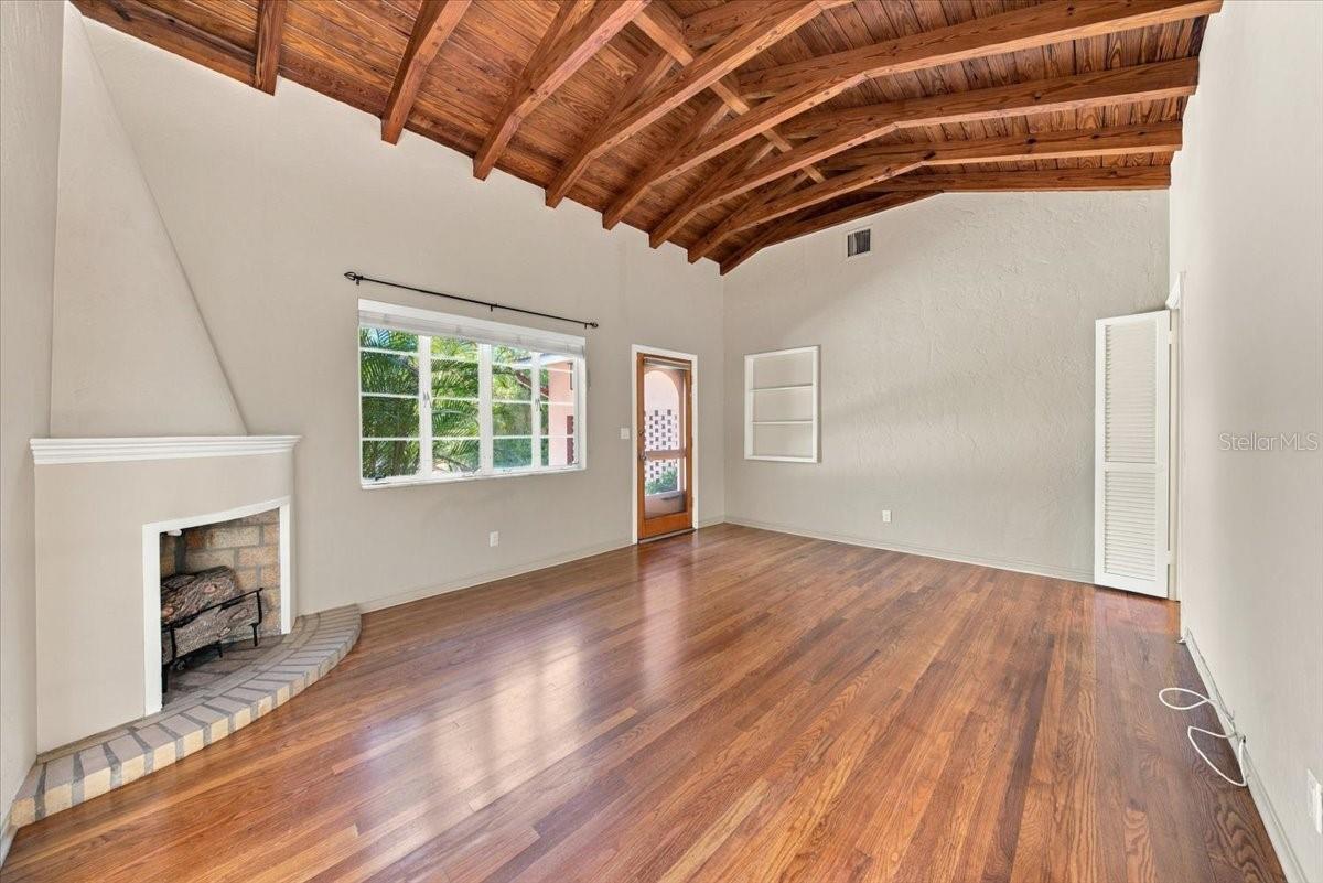 240 23RD AVENUE S, St Petersburg, FL 33705