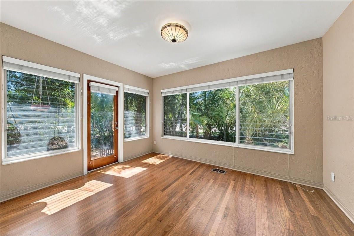 240 23RD AVENUE S, St Petersburg, FL 33705