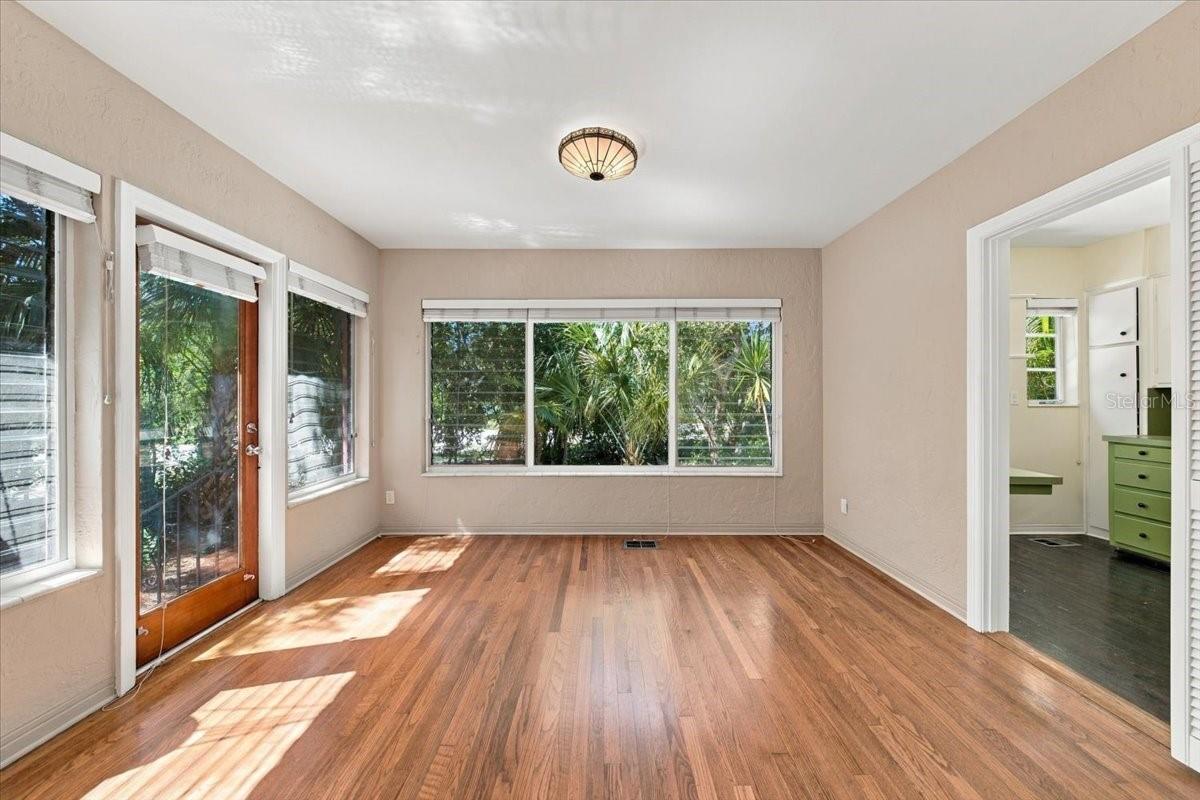240 23RD AVENUE S, St Petersburg, FL 33705