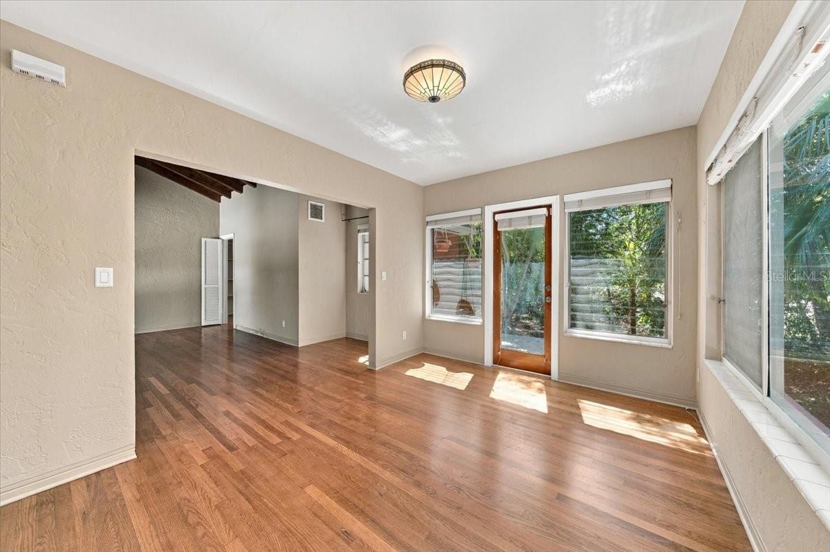 240 23RD AVENUE S, St Petersburg, FL 33705