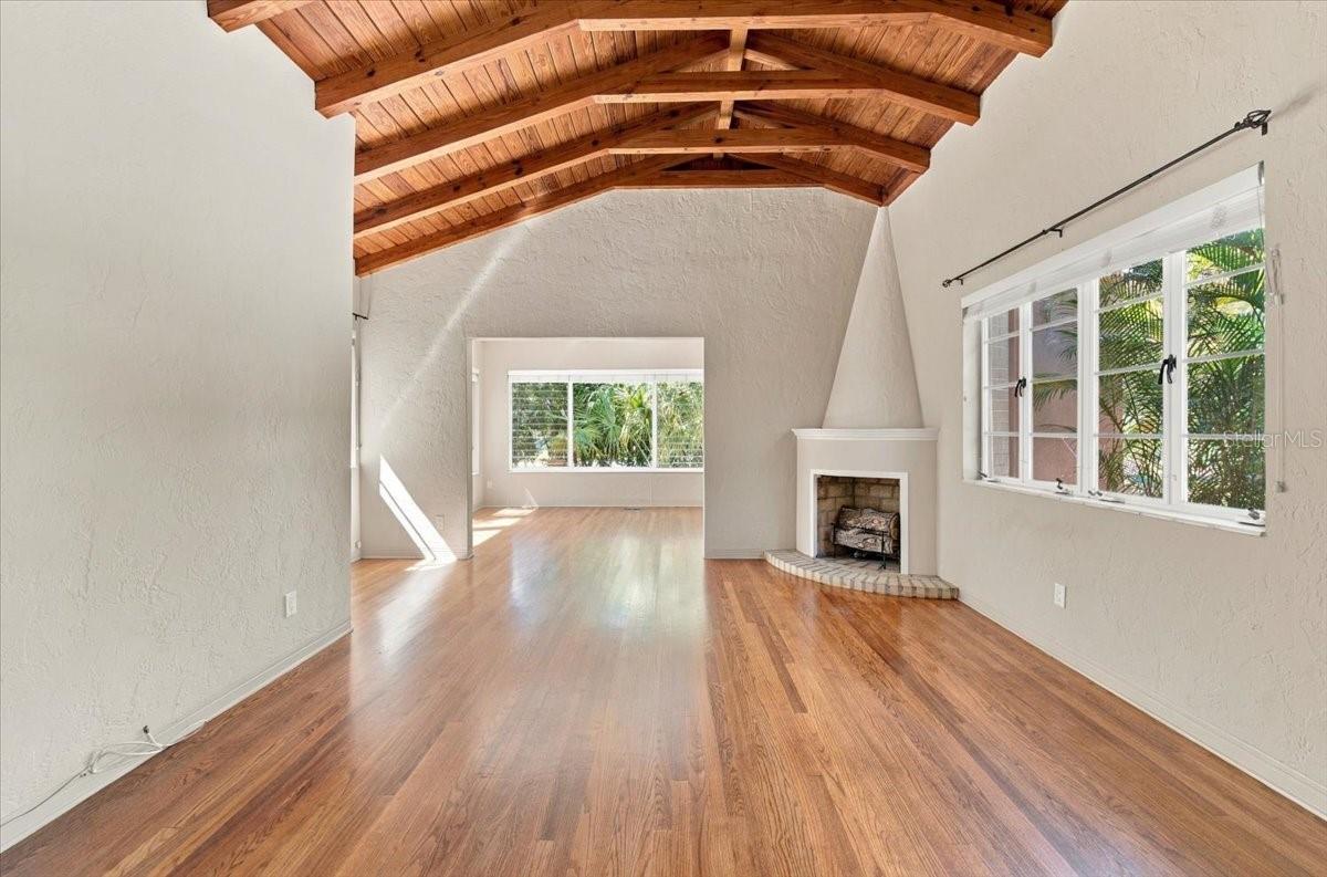 240 23RD AVENUE S, St Petersburg, FL 33705