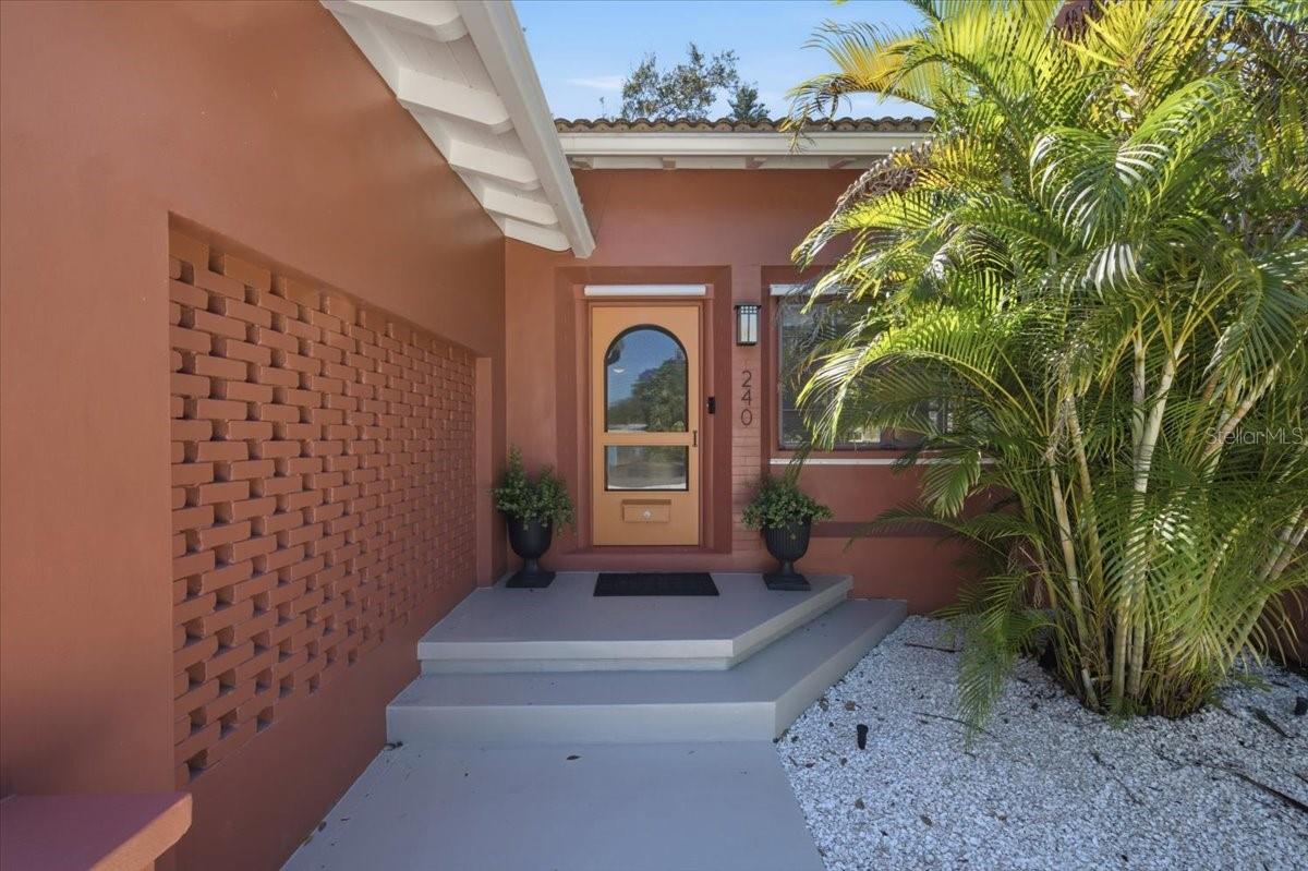 240 23RD AVENUE S, St Petersburg, FL 33705