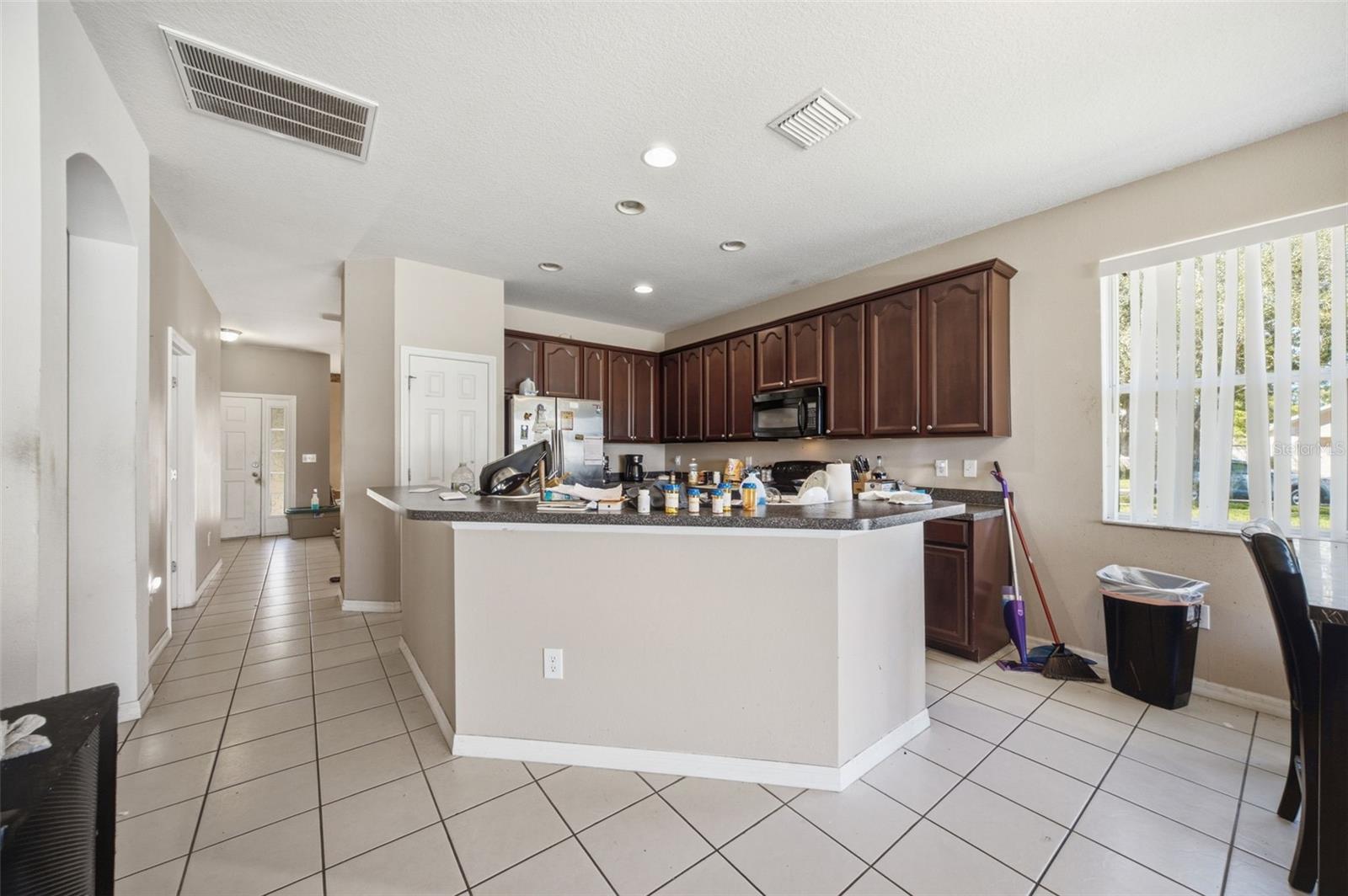 Kitchen 17'6" x 13'10"