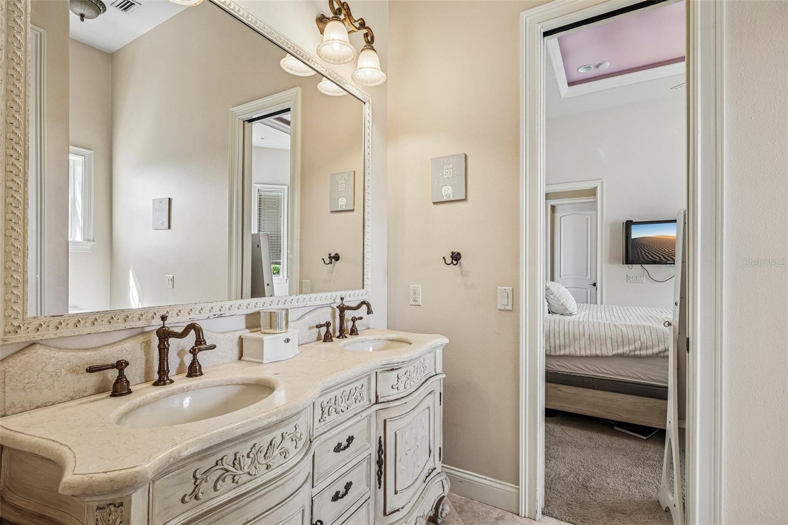 En Suite Bath 2