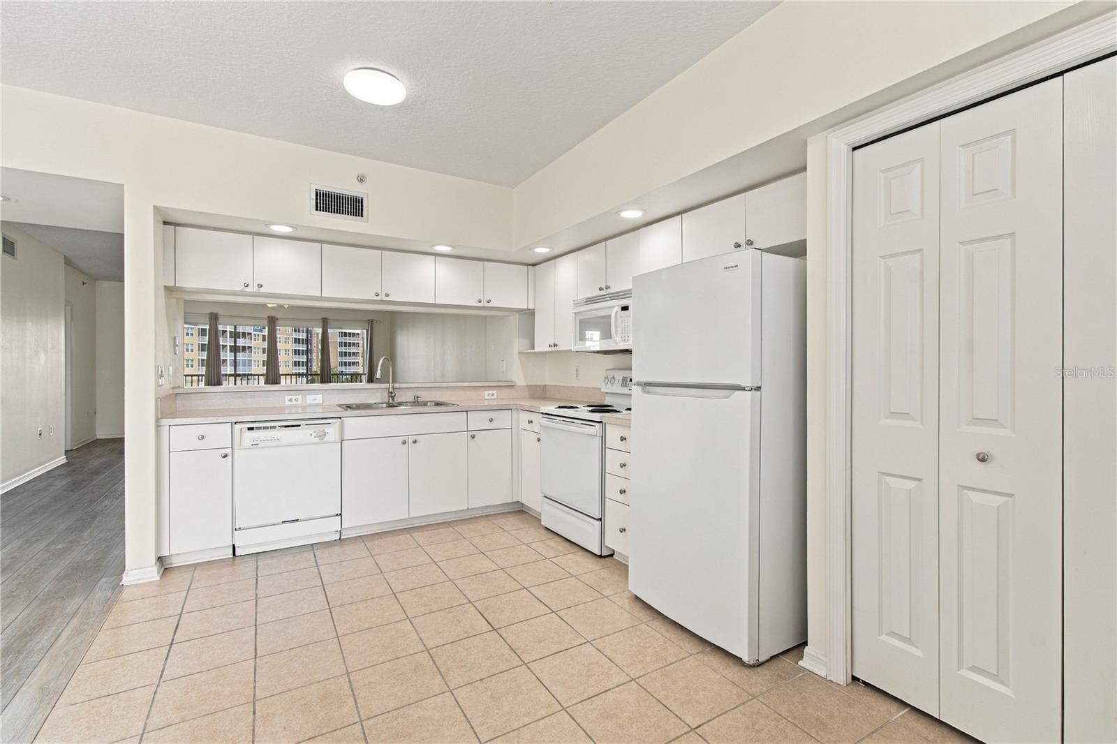 1200 COUNTRY CLUB DRIVE, #3202, Largo, FL 33771
