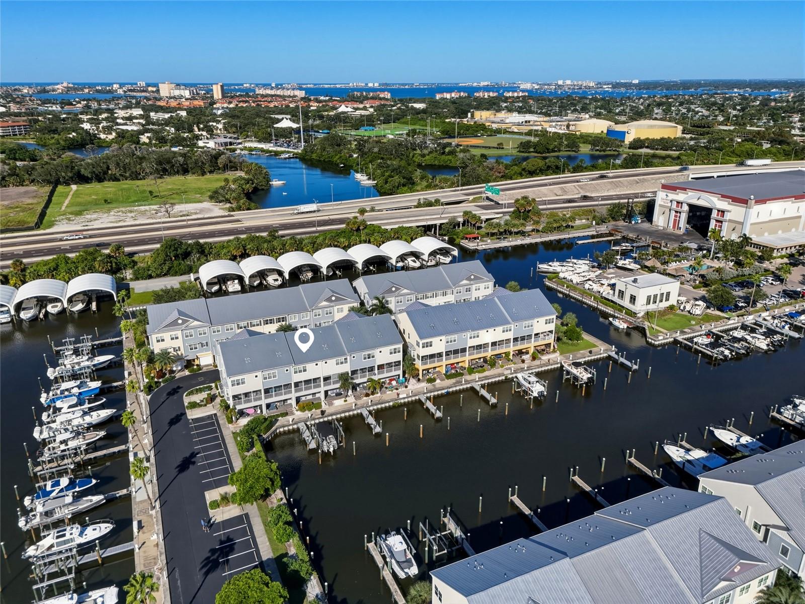 Access to the Gulf /Tampa Bay waters only 5 mins away