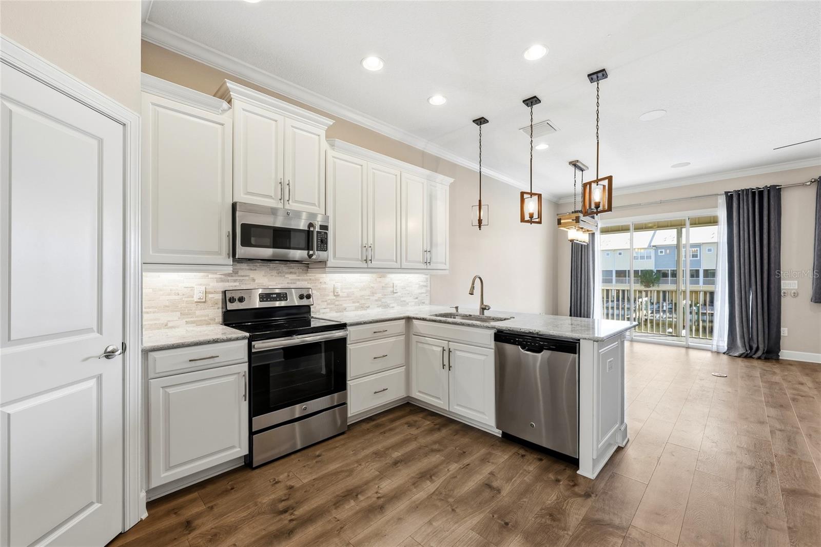 6072 MOORINGS DRIVE S, St Petersburg, FL 33712