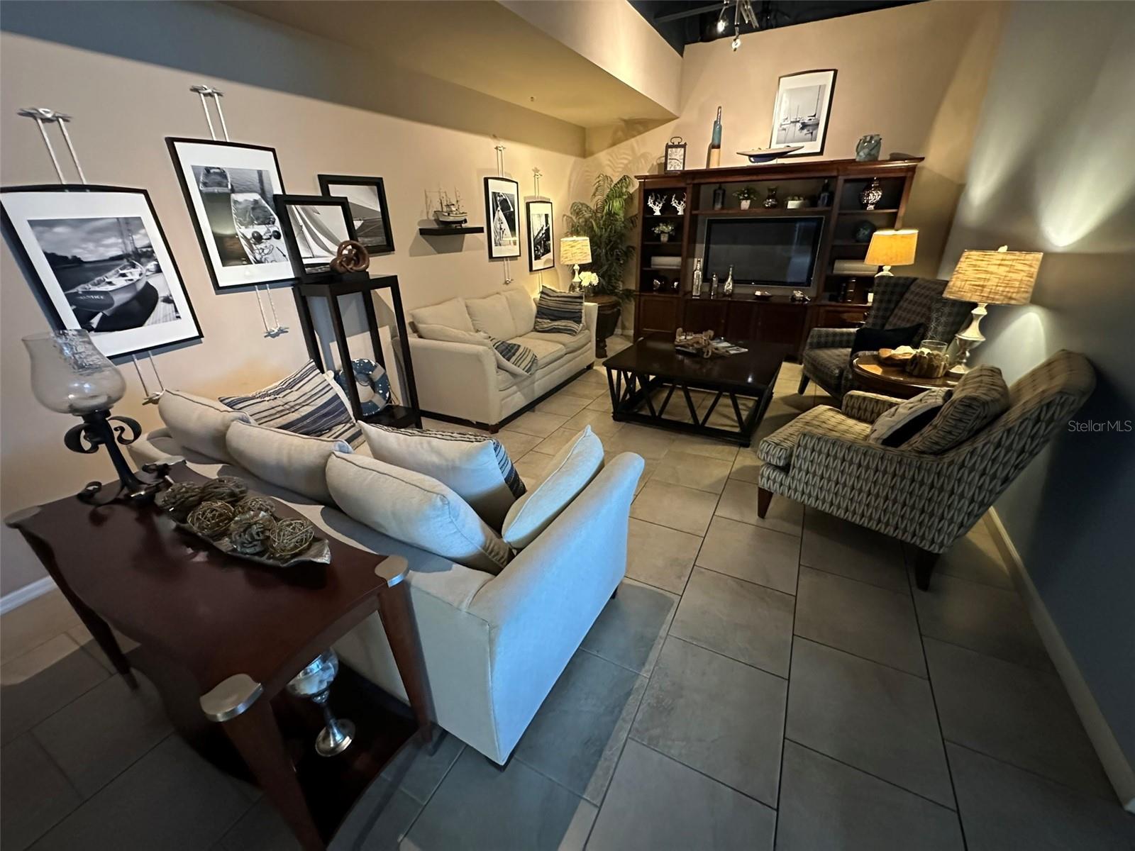 Captains Lounge
