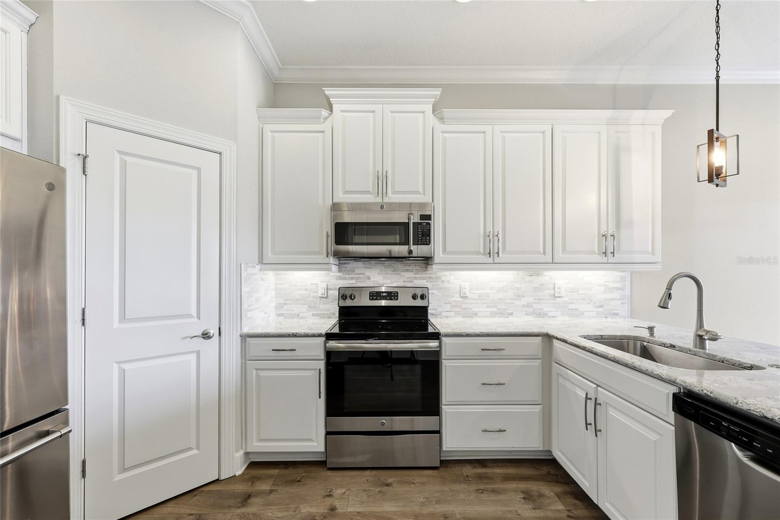 6072 MOORINGS DRIVE S, St Petersburg, FL 33712