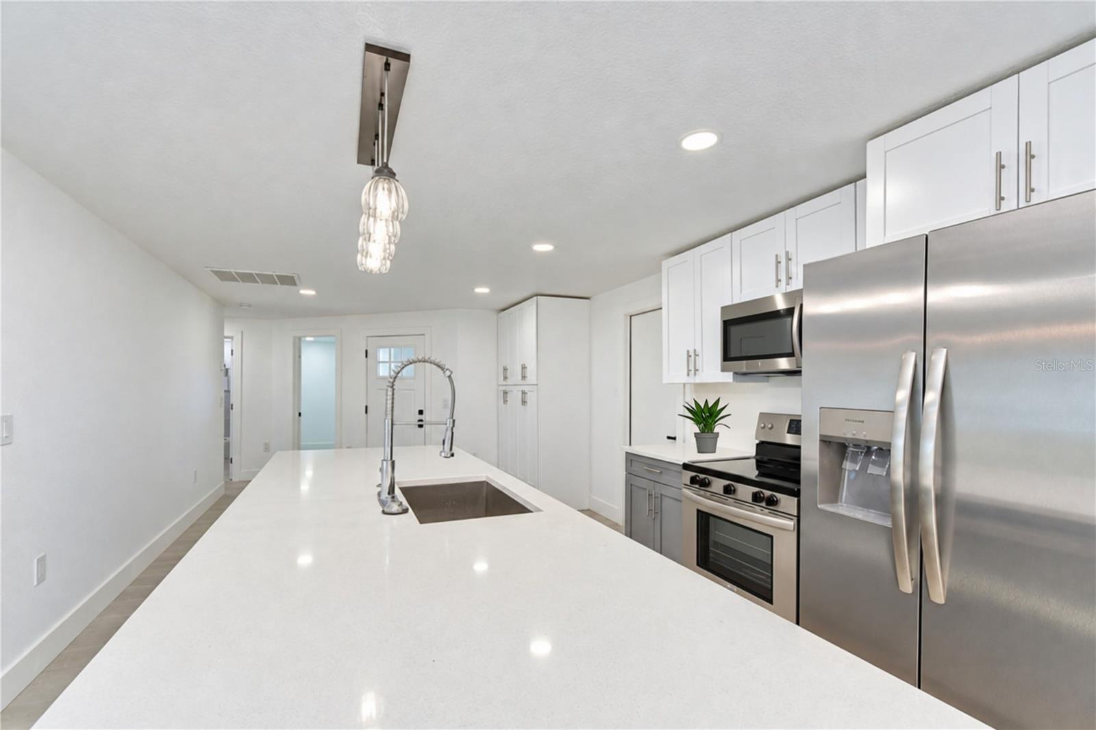 404 LAKEVIEW DRIVE, Oldsmar, FL 34677