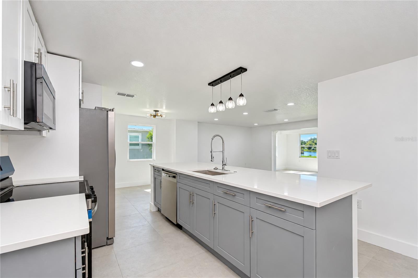 404 LAKEVIEW DRIVE, Oldsmar, FL 34677