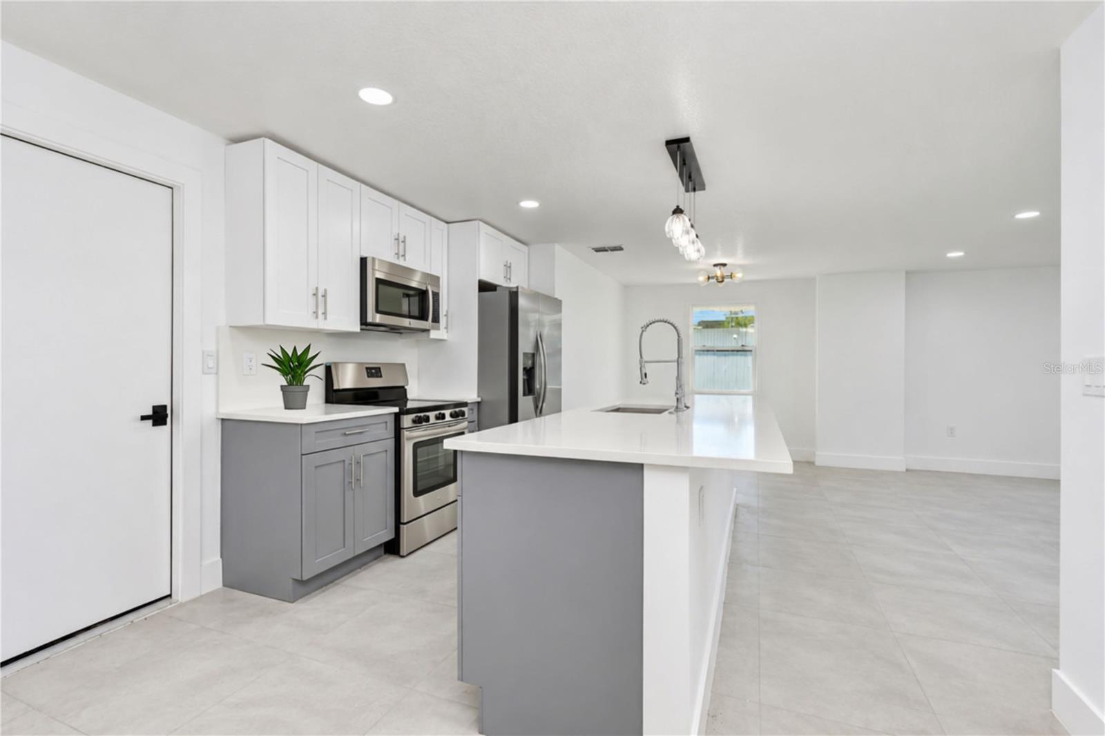 404 LAKEVIEW DRIVE, Oldsmar, FL 34677
