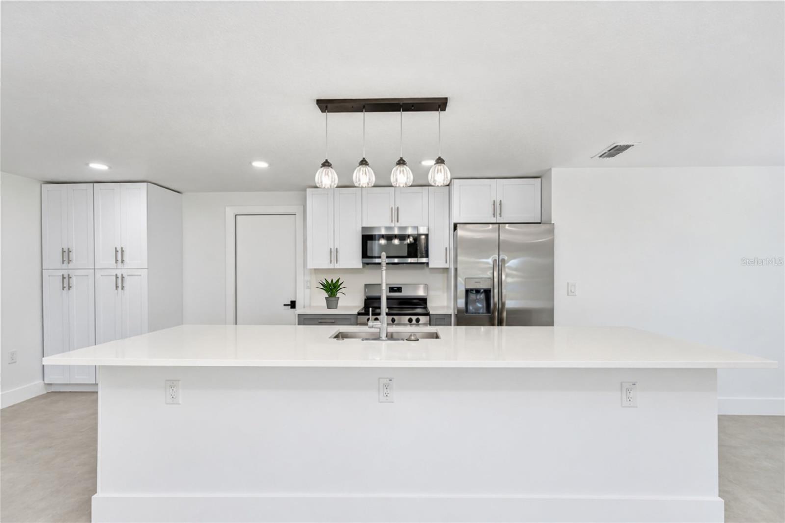 404 LAKEVIEW DRIVE, Oldsmar, FL 34677