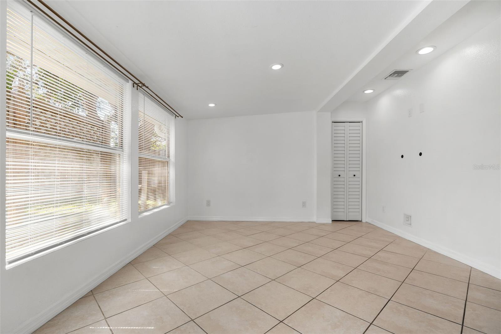 2927 62ND AVENUE N, St Petersburg, FL 33702