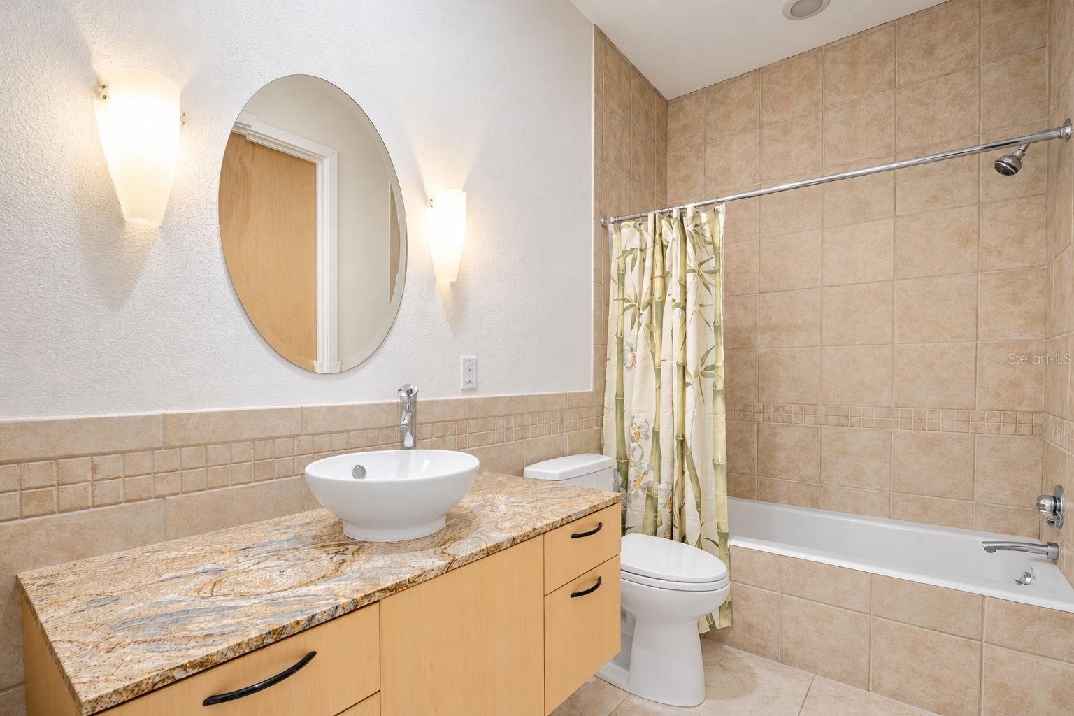 2nd bath between office and 3rd bedroom