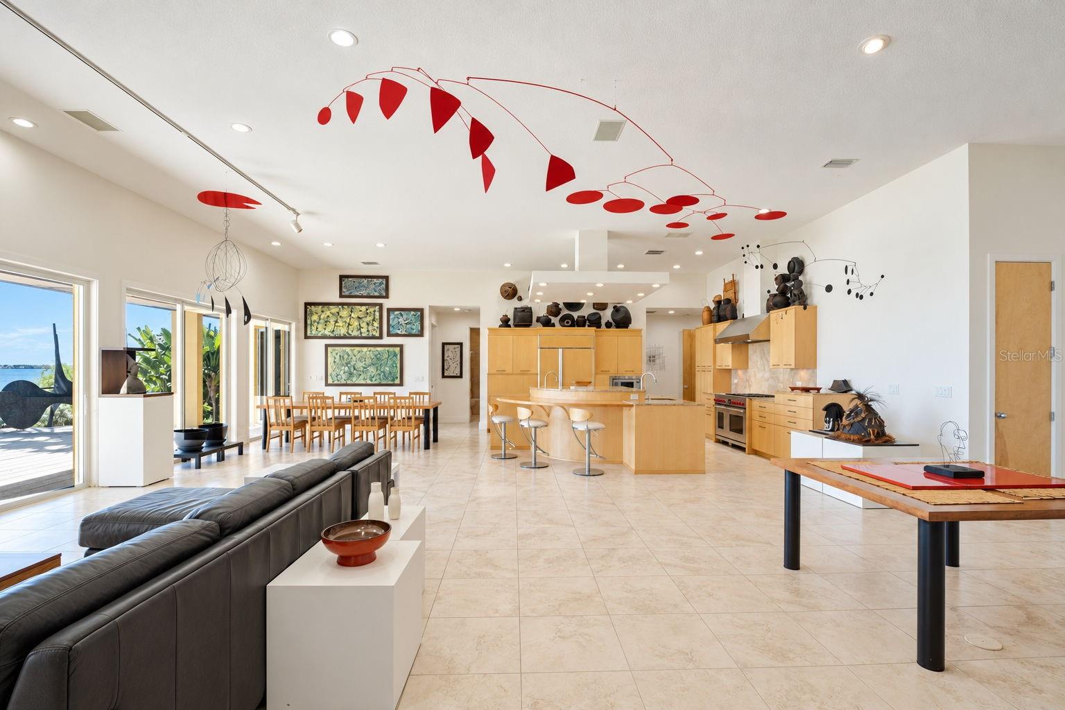 Open floorplan family/dining/kitchen